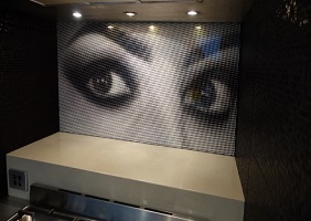 The "eyes have it" kitchen glass splashback installation.
