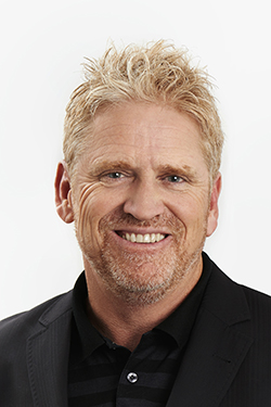 A photo portrait of Photographer Tony Hewitt