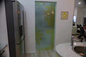 Kitchen and pantry with a digitally printed translucent glass laminated sliding door